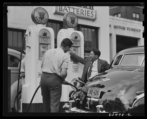 Washington D.C. Filling up with gas on the day before rationing