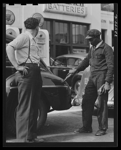Washington D.C. Filling up with gas on the day before rationing