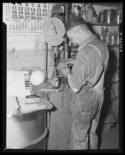 Arlington, Virginia. Auto refinishing plant. Mechanical paint mixer