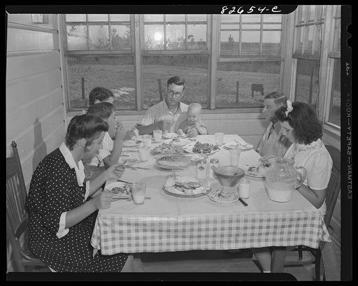 Escambia Farms, Florida. Sunday dinner on the McLelland homestead