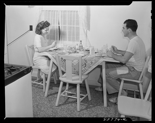 Childersburg, Alabama. Mr. and Mrs. Smith at dinner