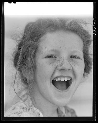 Childersburg, Alabama. Cousa Court defense housing project. Laughing girl