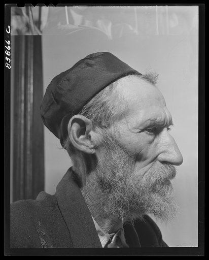 Windsor Locks, Connecticut (vicinity). Jewish rabbi