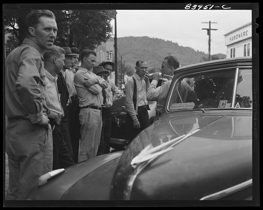 Summersville, West Virginia. United States employment agent recruiting labor to bring in the harvest in New York state