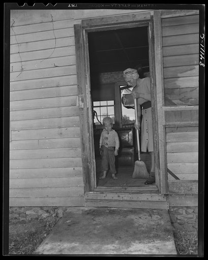 Albion, New York (vicinity). Hazel Friend sweeping out her new home on the Nesbitt farm