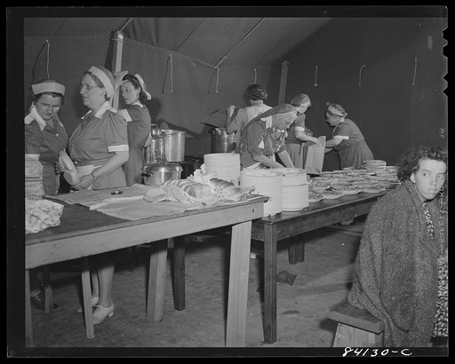 Batavia, New York. Elba FSA (Farm Security Administration) farm labor camp. The local Red Cross served lunch and dinner to the newly-arrived migrants from West Virginia