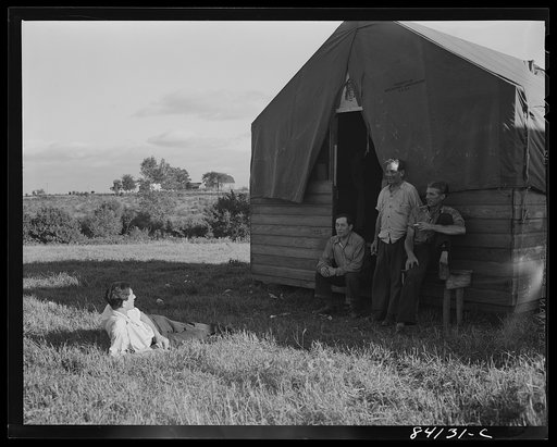 Batavia, New York. Elba FSA (Farm Security Administration) farm labor camp. Men who had been on relief in New York City talking the situation over after a day's work in the muck fields