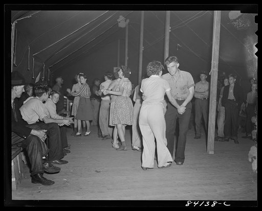 Batavia, New York. Elba FSA (Farm Security Administration) farm labor camp. Recreation tent