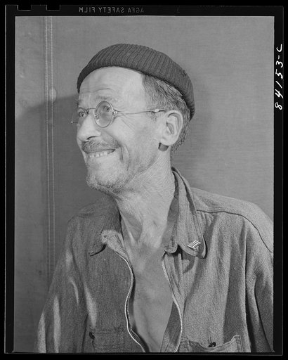 Batavia, New York. Elba FSA (Farm Security Administration) farm labor camp. George Wright, fifty, ex-showman and jack of all trades whose last job was in a sugar refinery where he broke a leg. He had been on relief since 1929, until the relief agency in New York City sent him to the Elba farm worker