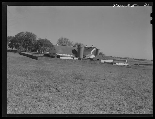 Farm of F.W. Stewart, who raises registered Holstein dairy cattle and Berkshire hogs. Marion, Iowa