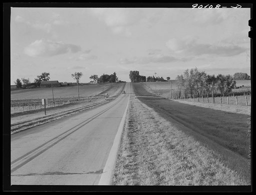 Highway going north from Waterloo, Iowa