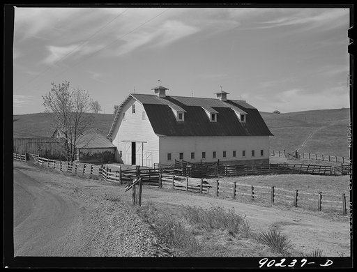 Barn on farm near Radford, Virginia
