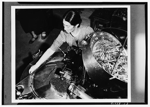 Manufacturing cartridges in a Mexican munitions factory