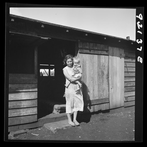 Untitled photo, possibly related to: Migrant laborer's family near Belle Glade, Florida (see 51187-E)