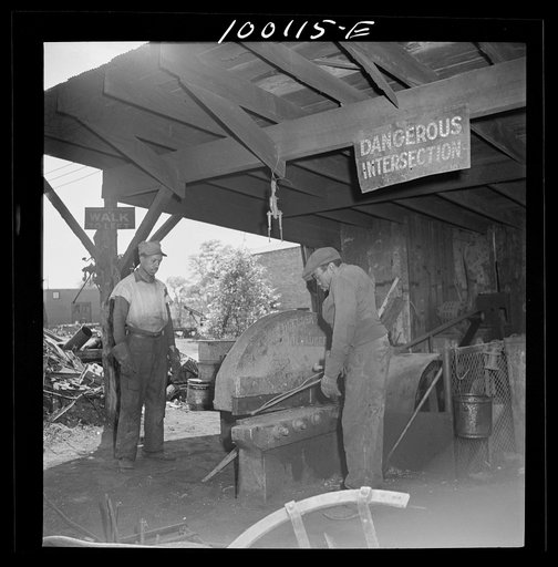 Washington, D.C. Scrap salvage campaign, Victory Program. Large cutter which breaks up metal parts for shipment from a wholesale junkyard