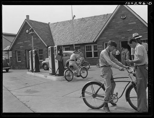 Washington, D.C. Renting bicycles at a gas station on East Potomac Park. Notice the "no gas" sign on the nearest gasoline pump