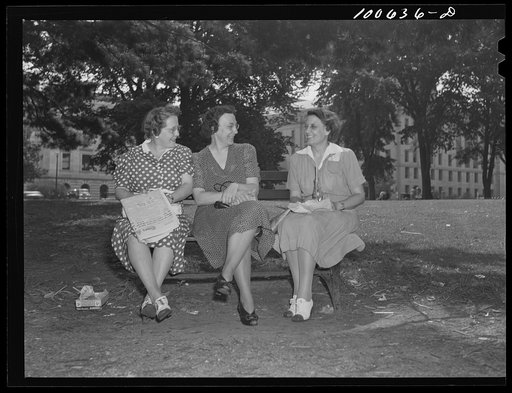Washington, D.C. Government workers lunch outside the U.S. Department of Agriculture in Washington Monument park