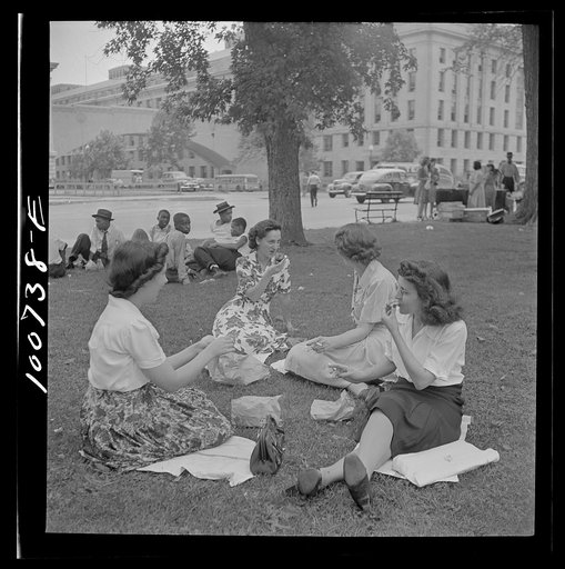 Washington, D.C. Government workers lunch outside the U.S. Department of Agriculture in Washington Monument park