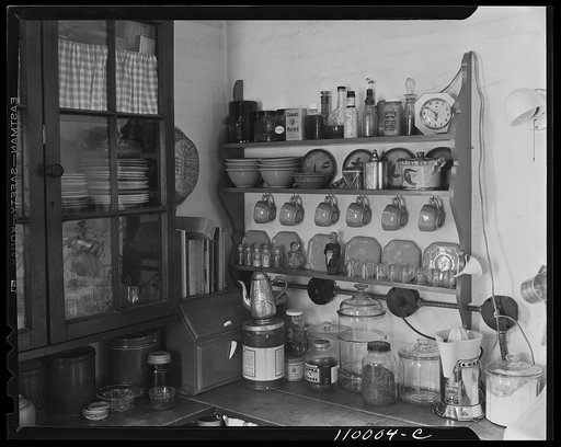 Birmingham, Michigan (vicinity). Kitchen in a country house
