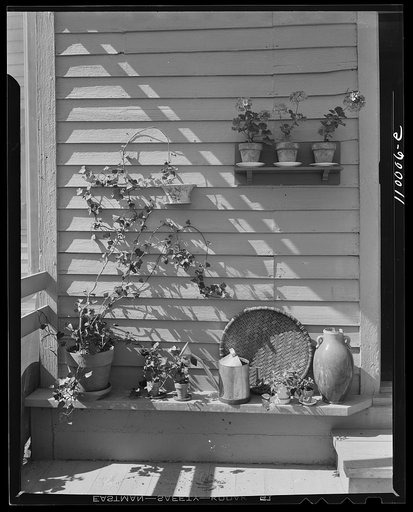 Detroit, Michigan (vicinity). Exterior of a country home
