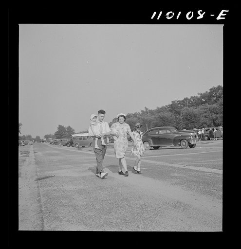 Detroit, Michigan. Worker's family at the zoo