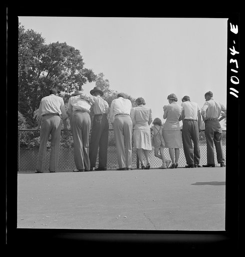 Detroit, Michigan. Spectators at zoological park