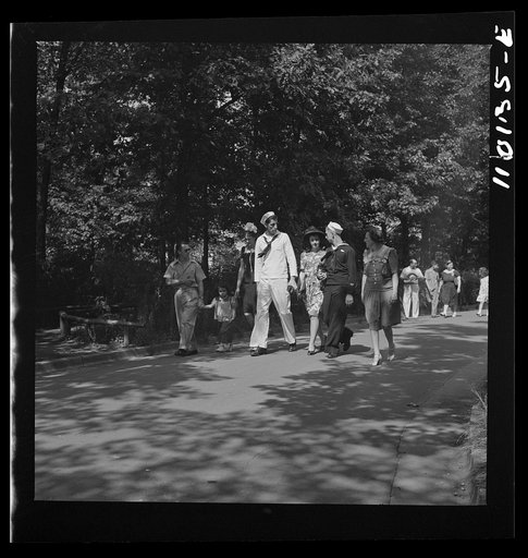 Detroit, Michigan. Sailors and girls at zoological park