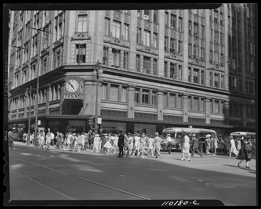 Detroit, Michigan. Five o'clock crowd in the front of Kern's department store