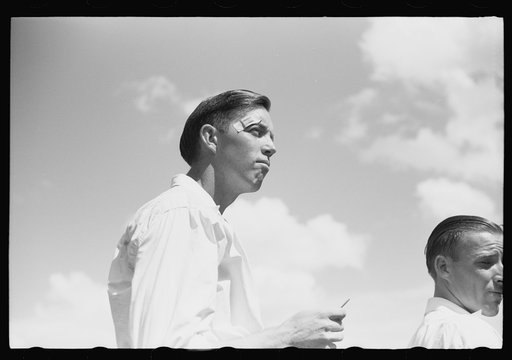 Decatur, Alabama. Ingalls Shipbuilding Company. Waiting for paychecks