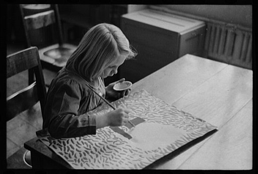 Wilmington, Delaware. Tower Hill School, noted country day school for pupils from three to eighteen years of age. A little girl painting