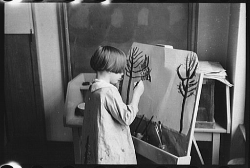Wilmington, Delaware. Tower Hill School, noted country day school for pupils from three to eighteen years of age. A little girl working at an easel
