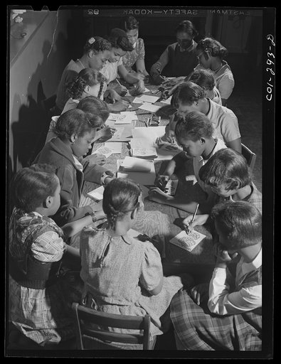 Chicago, Illinois. Ida B. Wells Housing Project. A class in drawing and painting in the community center