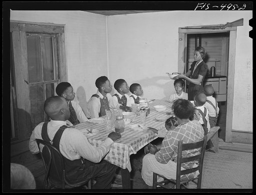 Zebulon, North Carolina. Jones family at dinner