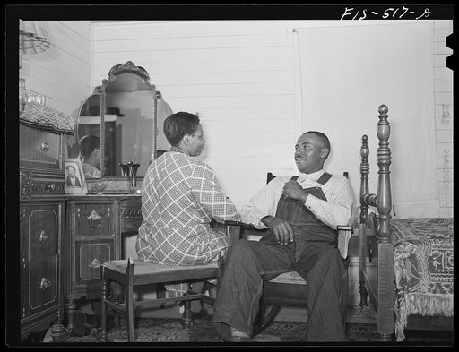 Zebulon, North Carolina. Feggen Jones and his wife in the bedroom