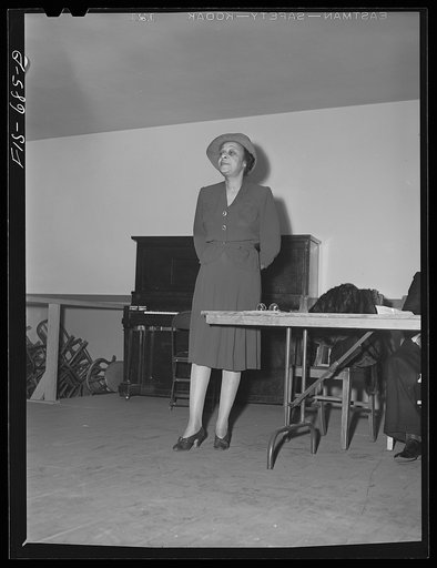 Chicago, Illinois. Ida B. Wells Housing Project. Miss Lillian Summers, who is in charge of tenant selection, addressig a meeting of tenants