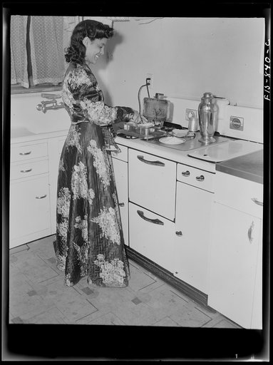Untitled photo, possilby related to: Washington, D.C. Jewal Mazique [i.e. Jewel], worker at the Library of Congress, getting a late snack