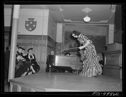 Minneapolis, Minnesota. Miss Evelyn Rieke, violin soloist at the meeting of the Smaland Society