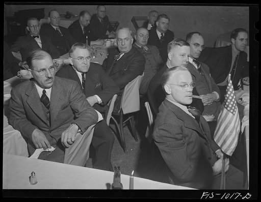 Minneapolis, Minnesota. Members of the Swedish Club listening to a lecture by Elmer Peterson, Minneapolis radio commentator. On the extreme right is Mr. Hugo Seashore from Sjostrand. Mr. Seashore was born in Halmstad, a province of Halland, Sweden. He is superintendent of a type of setting company i