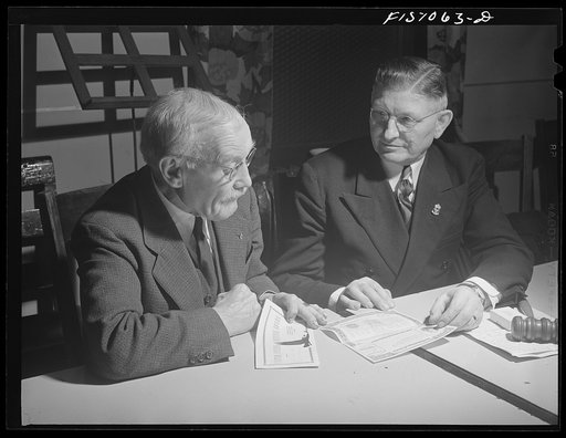 A Swedish-American citizen of Minnesota buying United States defense bonds