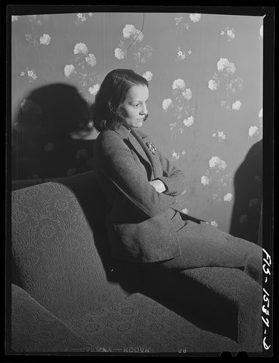 Mrs. Ella Sounders [i.e. Saunders], "Red's" wife. She was a chorus girl before she was married, and met Red when they were both playing the same show in California. Chicago, Illinois