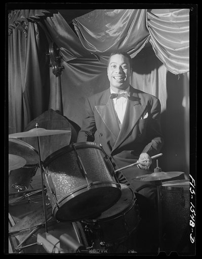 Oliver Coleman playing in a nightclub on 55th Street in Chicago, Illinois