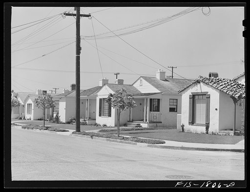 Types of homes in San Leandro, California whose estimated population of 19,000 is about eighty percent Portuguese