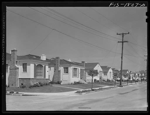 Types of homes in San Leandro, California whose estimated population of 19,000 is about eighty percent Portuguese