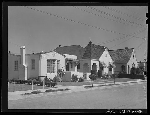 Types of homes in San Leandro, California, whose estimated population of 19,000 is about eighty percent Portuguese