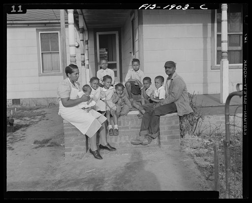 Newport News, Virginia. Negro shipyard worker's family