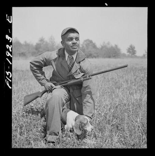 Newport News, Virginia. Negro shipyard worker finds recreation in hunting