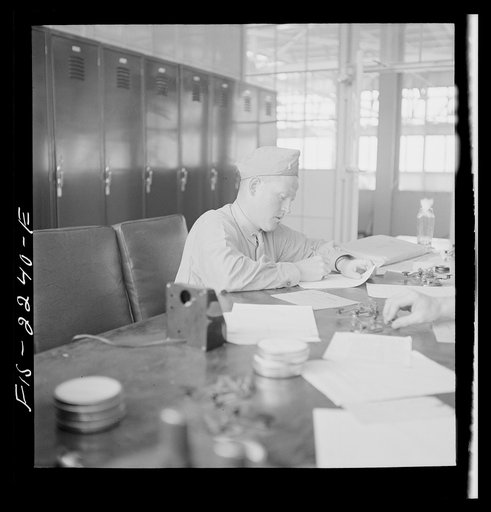 Parris Island, South Carolina. U.S. Marine Corps glider detachment training camp. An instructor in a communications class
