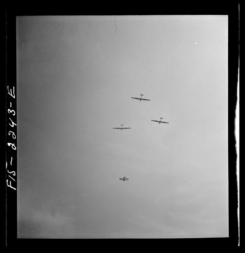 Parris Island, South Carolina. U.S. Marine Corps glider detachment training camp. Glider planes in flight