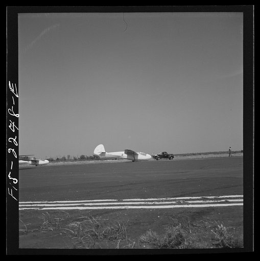 Parris Island, South Carolina. U.S. Marine Corps glider detachment training camp. Trainees ready for flight