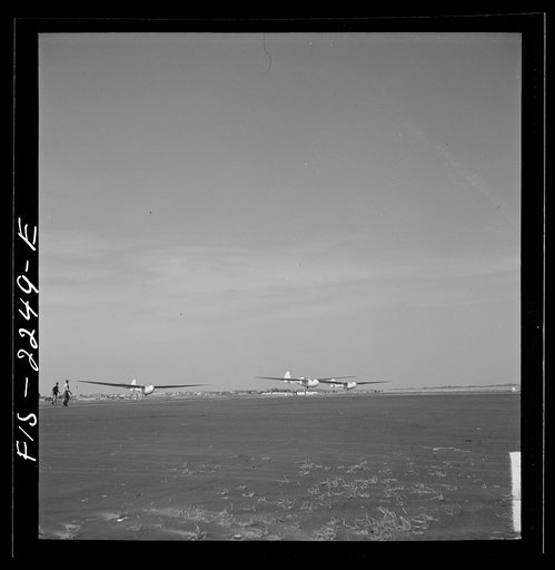 Parris Island, South Carolina. U.S. Marine Corps glider detachment training camp. Glider planes in flight